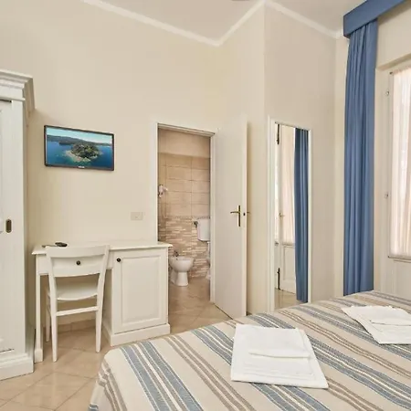 Rodriguez Hotel 3*